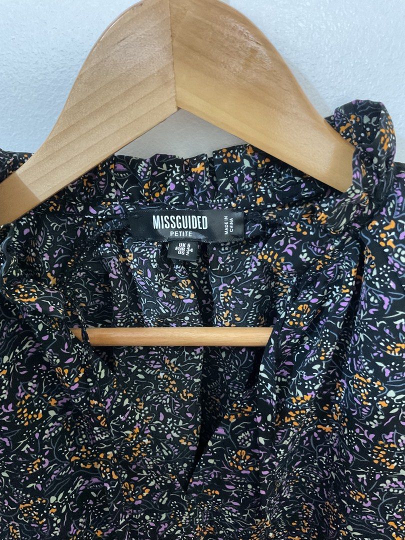 Black Floral Mini Dress (Category: Dresses) located in Makati City. Submitted by aamii29 (Listing ID 1371105354, Image 2). Description: Best fits S-M Condition: 10/10.