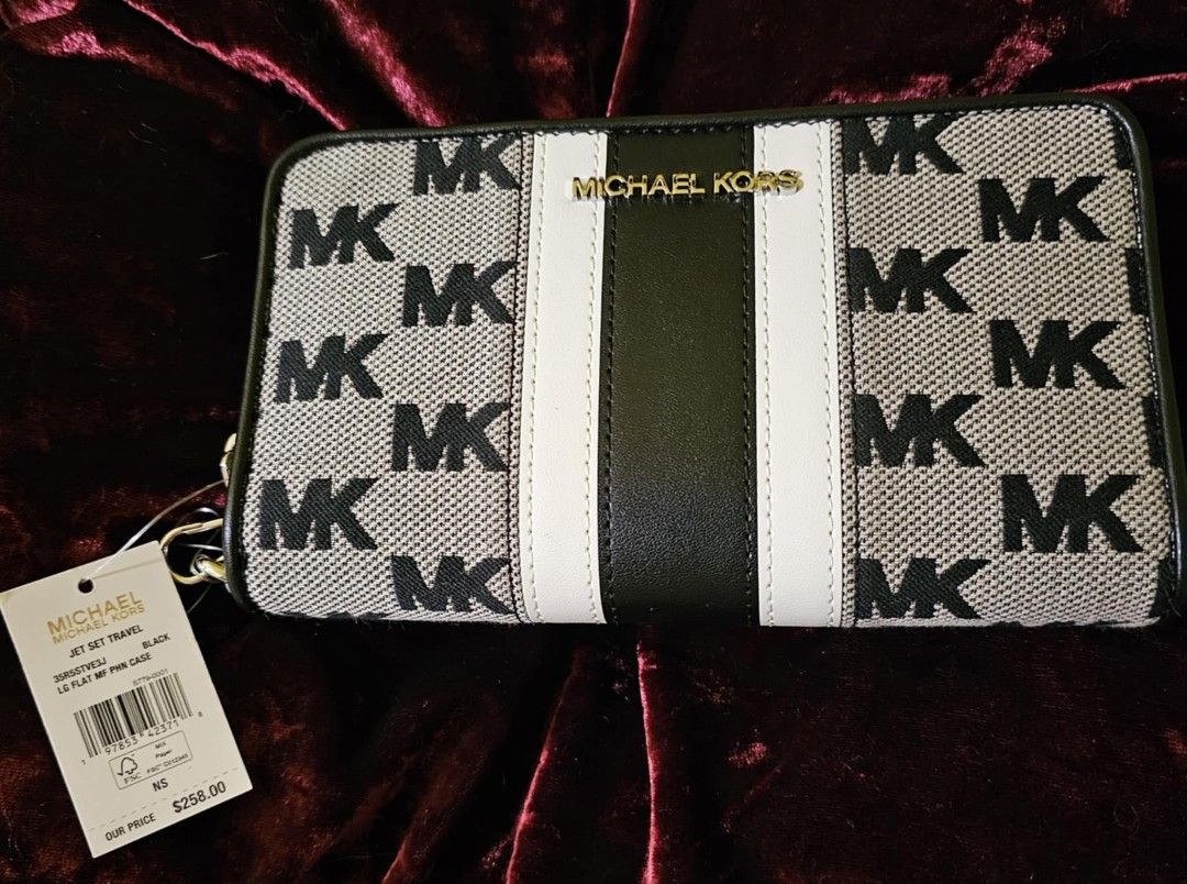 Brand New Michael Kors Purse (Category: Purses & Pouches) located in Pasig City. Submitted by essentiallyspoiled (Listing ID 1371021594, Image 1). Description: .