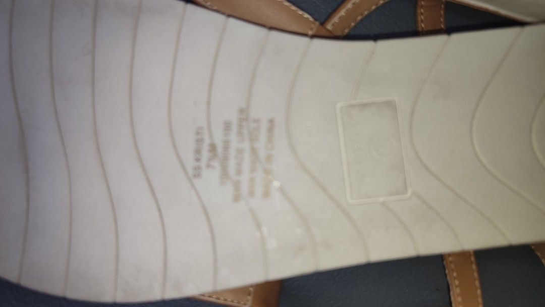 BROWN WOMEN'S SANDALS (Category: Flats & Sandals) located in Bulacan. Submitted by Domozz (Listing ID 1371082171, Image 3). Description: .