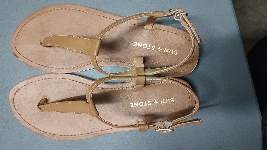 BROWN WOMEN'S SANDALS (Category: Flats & Sandals) located in Bulacan. Submitted by Domozz (Listing ID 1371082171, Image 2). Description: .