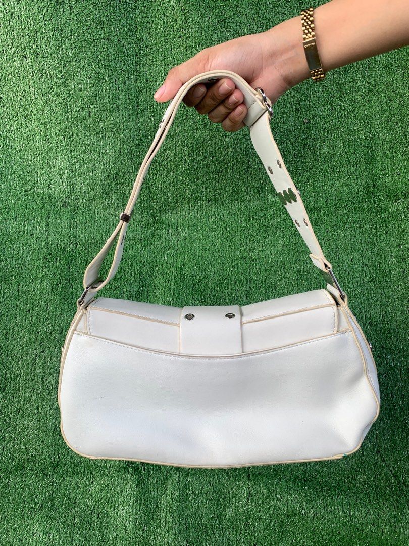 Buckle Shoulder Bag (Category: Shoulder Bags) located in Manila. Submitted by anggex44 (Listing ID 1371109562, Image 2). Description: No Issue.
