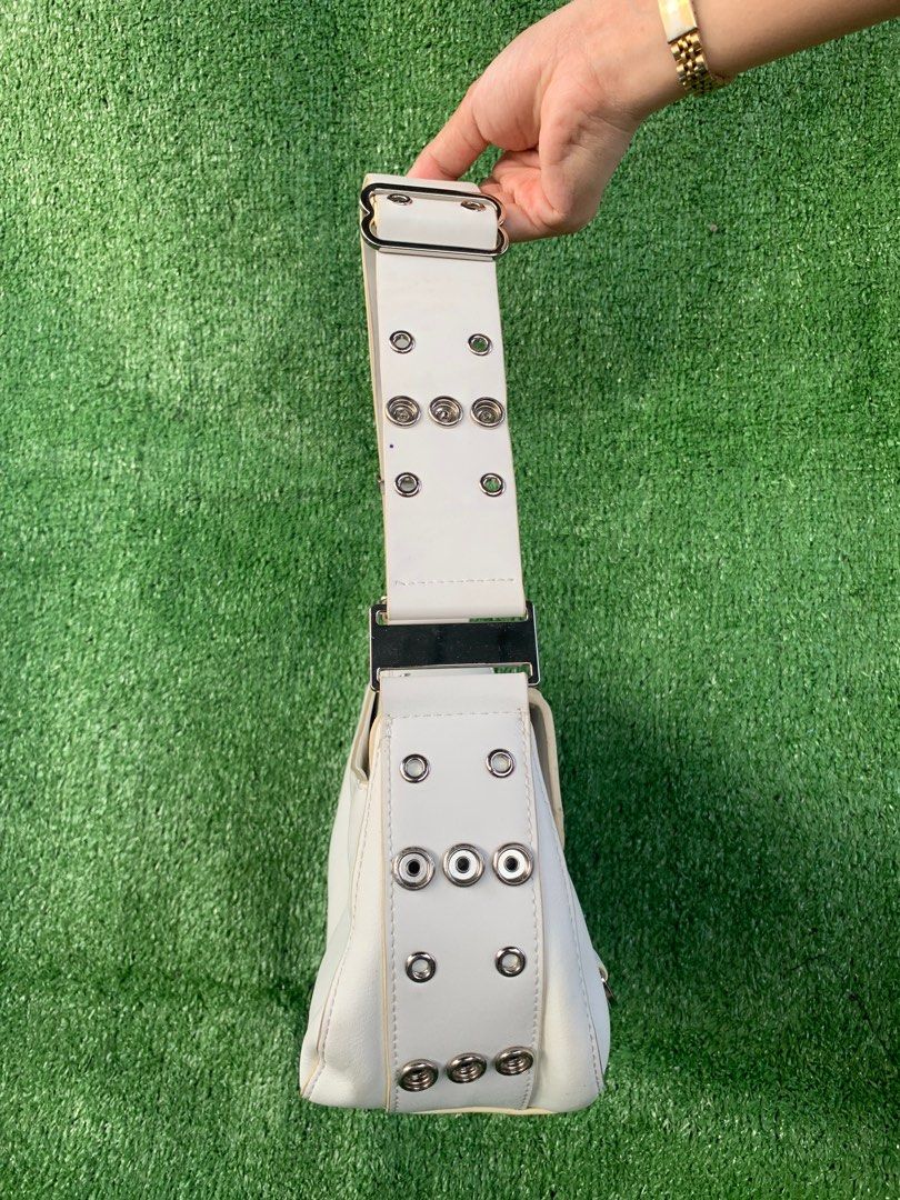 Buckle Shoulder Bag (Category: Shoulder Bags) located in Manila. Submitted by anggex44 (Listing ID 1371109562, Image 3). Description: No Issue.