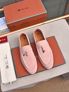 (Category: ) located in . Submitted by shoes_locker (Listing ID 1371092832, Image 1). Description: .