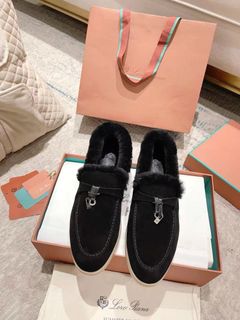(Category: ) located in . Submitted by shoes_locker (Listing ID 1371114716, Image 1). Description: .