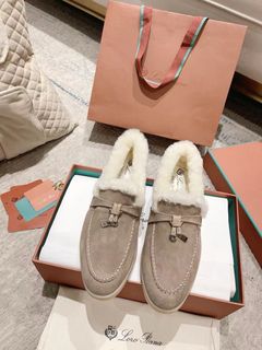 (Category: ) located in . Submitted by shoes_locker (Listing ID 1371114911, Image 1). Description: .