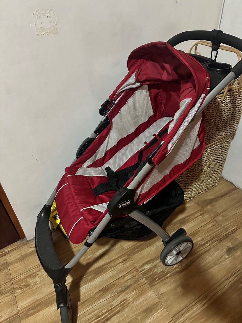 Chicco Bravo mini Stroller (Category: Strollers) located in Valenzuela. Submitted by jayel21 (Listing ID 1371007017, Image 3). Description: Selling my son’s chicco bravo mini stroller, very reliable, I think kaya hanggang 7yrs old since malaki gulong nya pang heavy duty tlga. Meetup Trinoma or manila Area on weekdays.