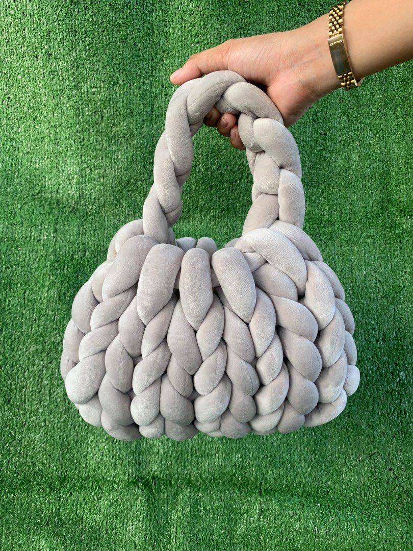 Chunky Knit Bag (Category: Beach Bags) located in Manila. Submitted by anggex44 (Listing ID 1371108349, Image 1). Description: Has washable dirt No Issue Excellent Condition .