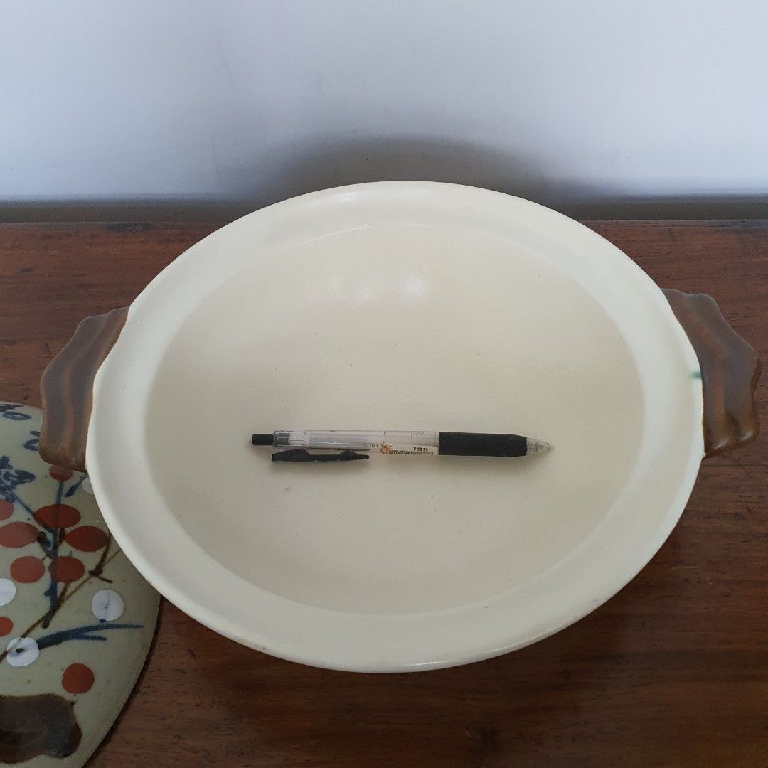 Claypot donabe (Category: Dinnerware & Cutlery) located in Pasig City. Submitted by chimsco (Listing ID 1371056635, Image 3). Description: claypot/donabe rfs: not being used. purchased from an online store during lockdown, pandemic time location at ortigas shipping c/o buyer can send video upon request.