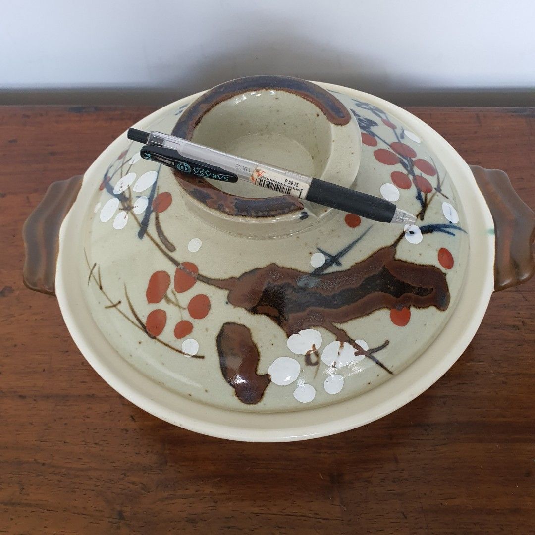 Claypot donabe (Category: Dinnerware & Cutlery) located in Pasig City. Submitted by chimsco (Listing ID 1371056635, Image 2). Description: claypot/donabe rfs: not being used. purchased from an online store during lockdown, pandemic time location at ortigas shipping c/o buyer can send video upon request.