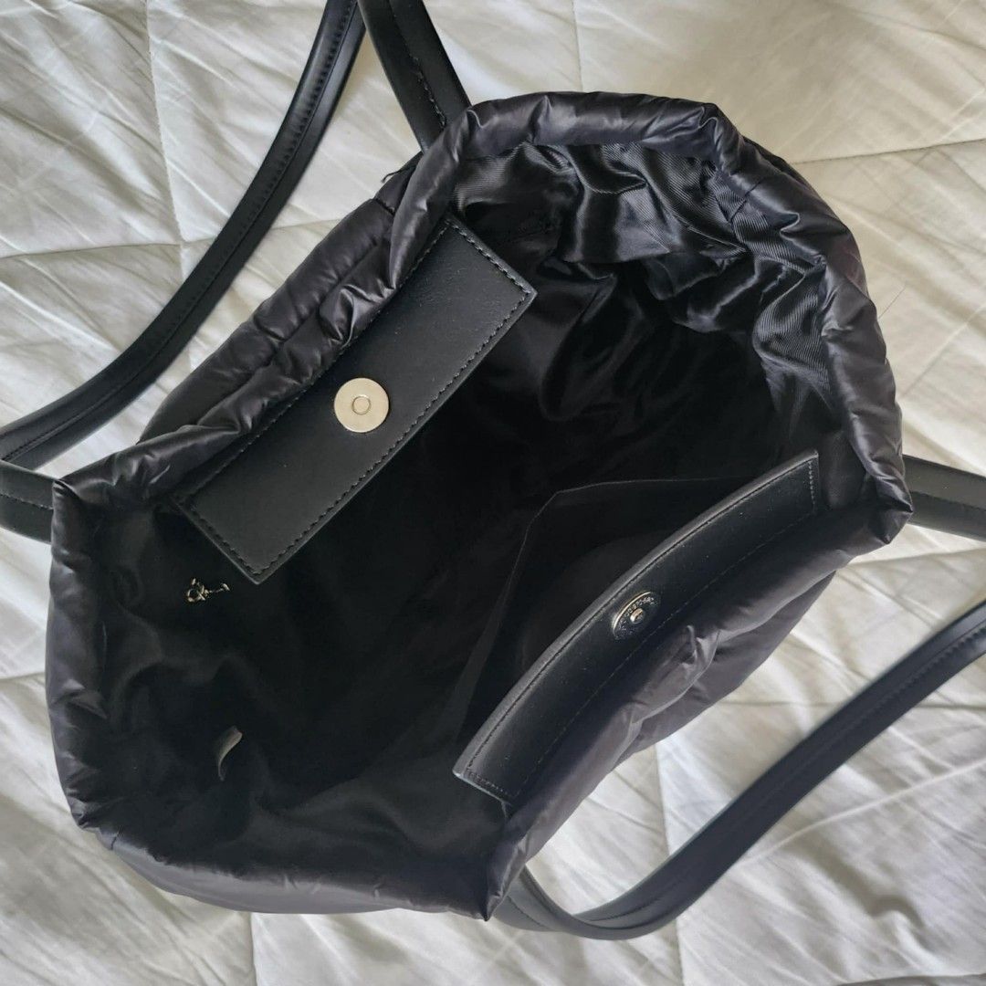 Cloud Puffy Bag (Category: Shoulder Bags) located in Quezon City. Submitted by ag_2016 (Listing ID 1371065689, Image 3). Description: Hi, neighbors! FS: Mossdoom Puffy Bag (popular on TikTok) Only P500! (SRP is P600++) Accidentally ordered two, so I’m selling the extra one—brand new and unopened! Surprisingly spacious and can fit a Macbook. Feel free to message me if you're interested.