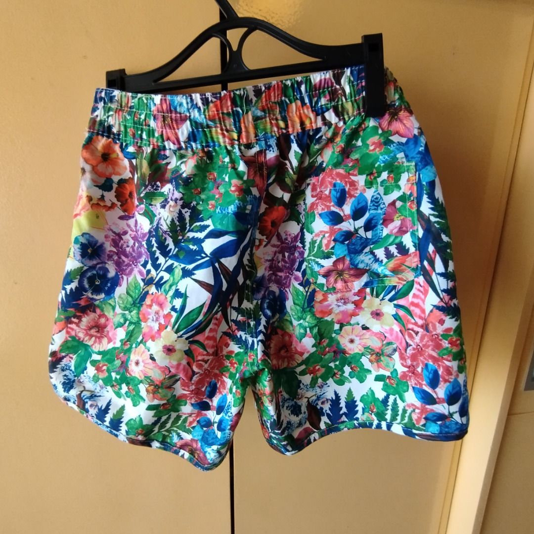 COCO CABANA Women's Patterned Swim Shorts (Category: Shorts) located in Makati City. Submitted by uncle_void (Listing ID 1370995567, Image 2). Description: Very Good Condition Used Once Waist - 26 to 30 (Stretchable) Length - 13.