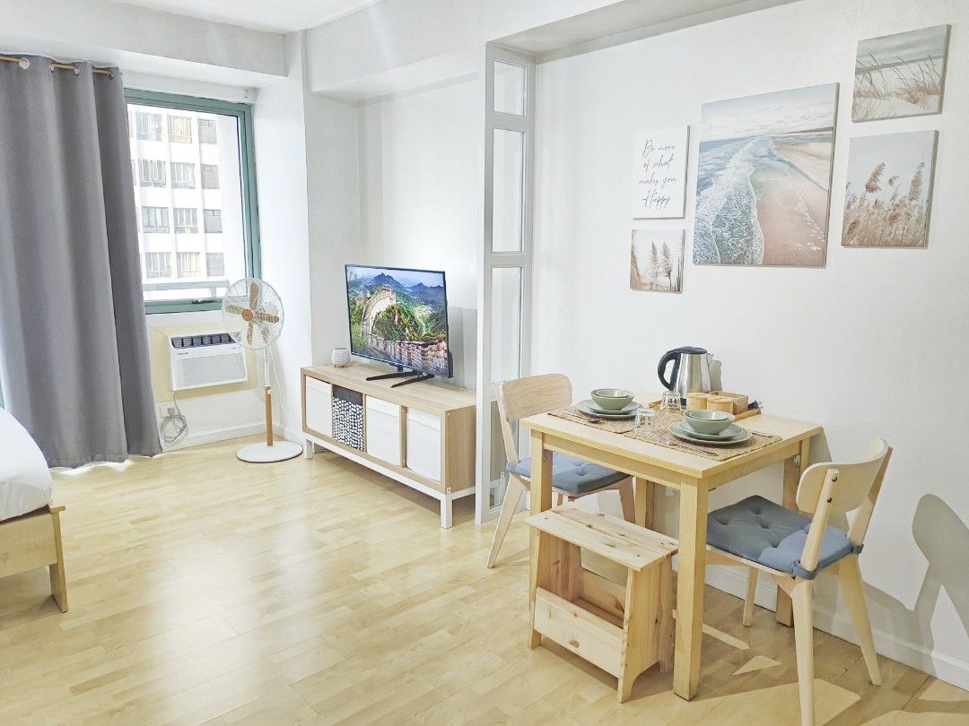 STUDIO UNIT FOR RENT in Mandaluyong (Category: Apartments & Condos) located in Dasmarinas. Submitted by maxie18 (Listing ID 1371049444, Image 3). Description: Fully-furnished 30.71 sqm. Studio Unit 🏢 📍Soho Central Private Residences, Shaw Blvd. (Greenfield District), Mandaluyong, Metro Manila 4-minute walk to Shangri-La Plaza 6-minute walk to Shaw blvd. Station 7-minute walk to Megamall Great for singles with pets or couples with one kid! 🐈 Pe