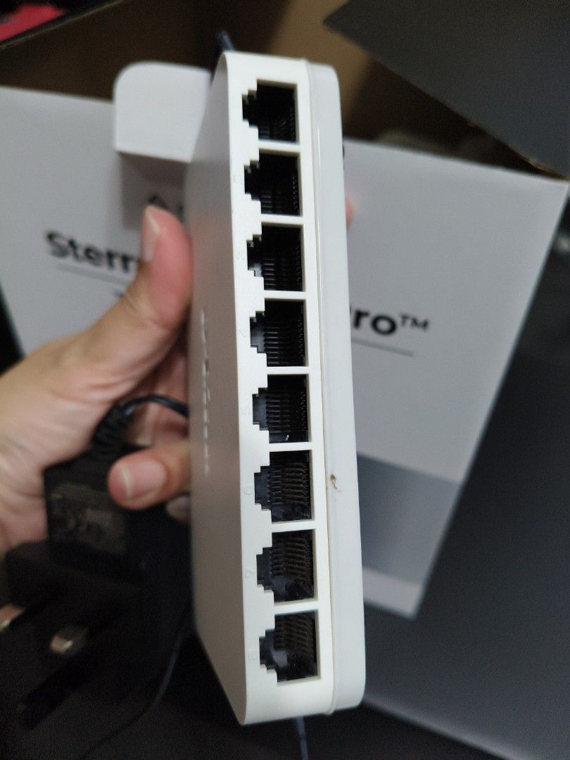 D-Link Network Switch (Category: Cables & Adaptors) located in Singapore. Submitted by smallbizhub (Listing ID 1371016255, Image 2). Description: DLink Network Switch..