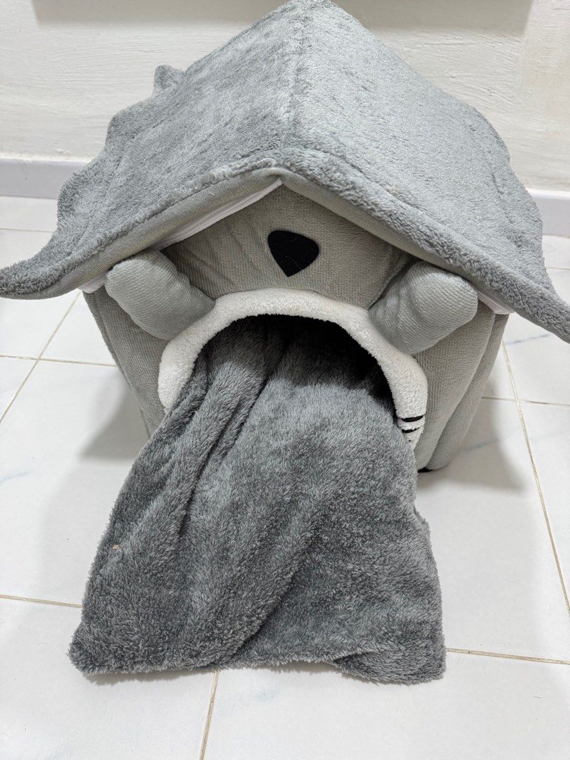 Dog/Cat house (Category: Homes & Other Pet Accessories) located in Singapore. Submitted by thb_jacky (Listing ID 1371090652, Image 2). Description: .