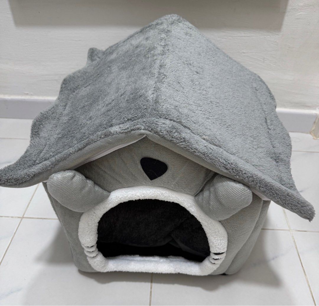Dog/Cat house (Category: Homes & Other Pet Accessories) located in Singapore. Submitted by thb_jacky (Listing ID 1371090652, Image 1). Description: .