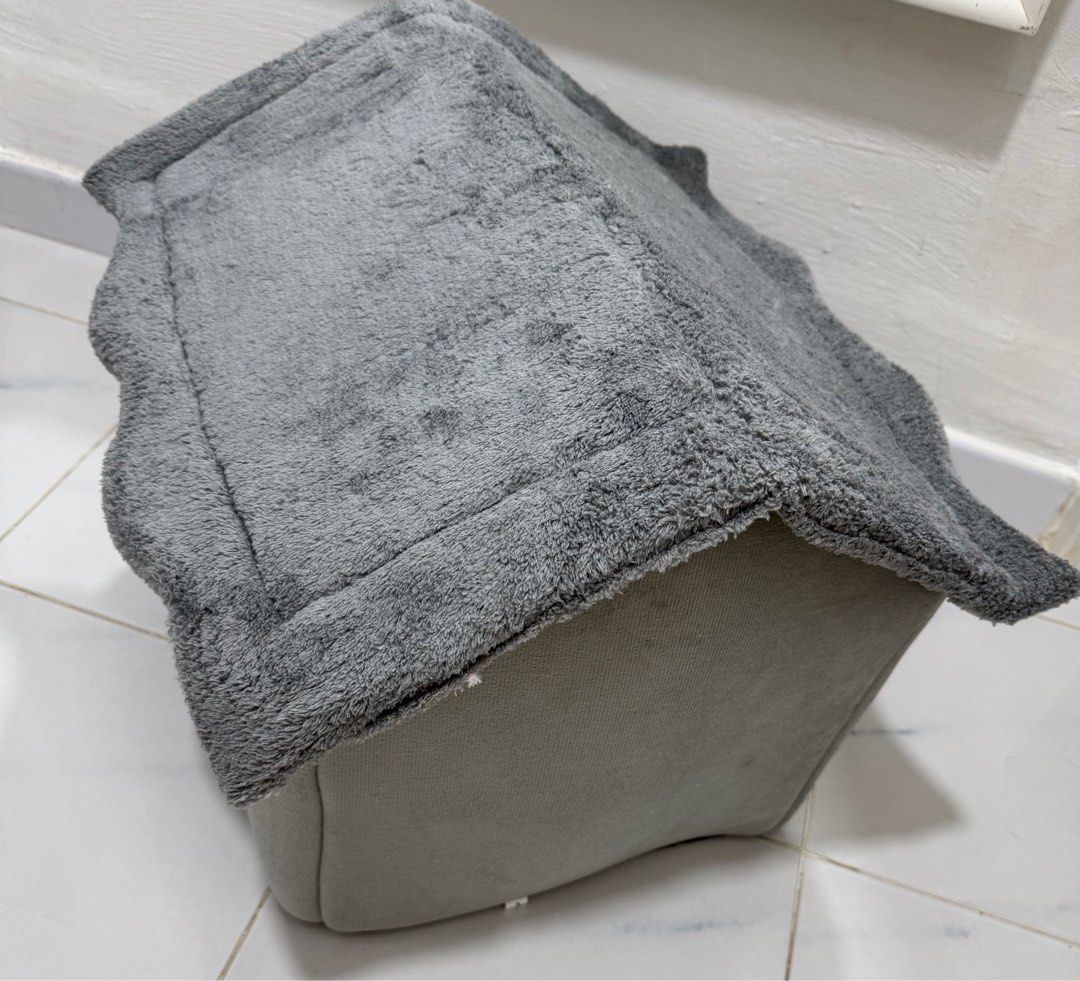 Dog/Cat house (Category: Homes & Other Pet Accessories) located in Singapore. Submitted by thb_jacky (Listing ID 1371090652, Image 3). Description: .