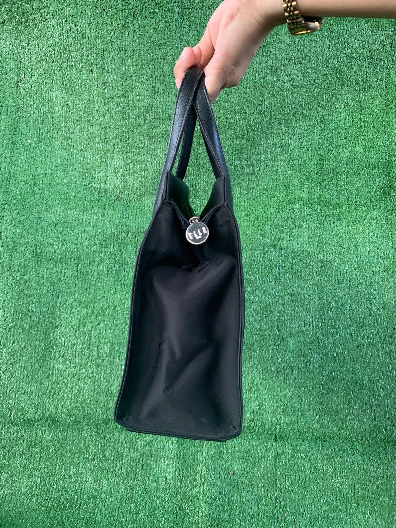 Elle (Category: Luxury Bags & Wallets) located in Manila. Submitted by anggex44 (Listing ID 1371113766, Image 3). Description: .