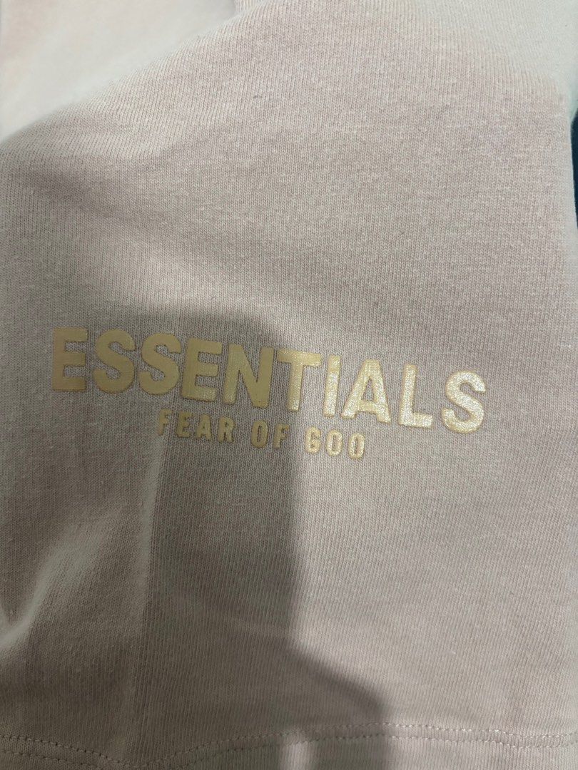 Essentials Fear of God (Category: Tshirts & Polo Shirts ) located in Cavite. Submitted by laliswagg (Listing ID 1371102527, Image 3). Description: Dimes: 23"x29" No cracks 9/10.