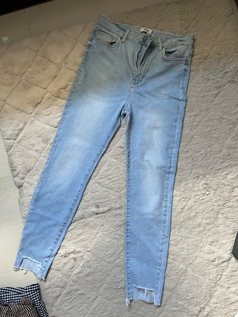 F21 skinny jeans (Category: Jeans) located in Pasig City. Submitted by kayefcb (Listing ID 1370995971, Image 1). Description: Closet clean out big SALE ‼️ Checkout my other items for more 🥰.