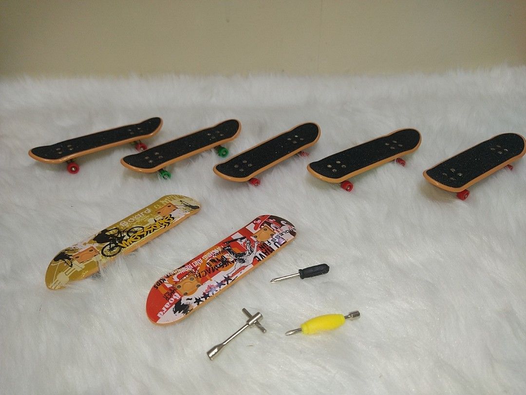 Finger Board (Category: Educational & Learning Toys) located in Cavite. Submitted by tinetaclesss (Listing ID 1371023339, Image 1). Description: take all.