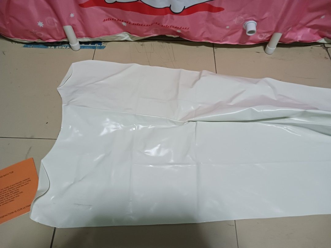 Unused Foldable tub pink (Category: Bathtub & Bath Accessories) located in Valenzuela. Submitted by momsknowsbest (Listing ID 1371001108, Image 3). Description: no used but not new Valenzuela location Lalamove or Jnt delivery .