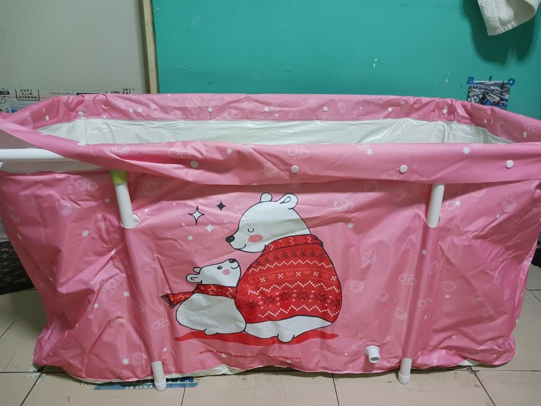 Unused Foldable tub pink (Category: Bathtub & Bath Accessories) located in Valenzuela. Submitted by momsknowsbest (Listing ID 1371001108, Image 1). Description: no used but not new Valenzuela location Lalamove or Jnt delivery .