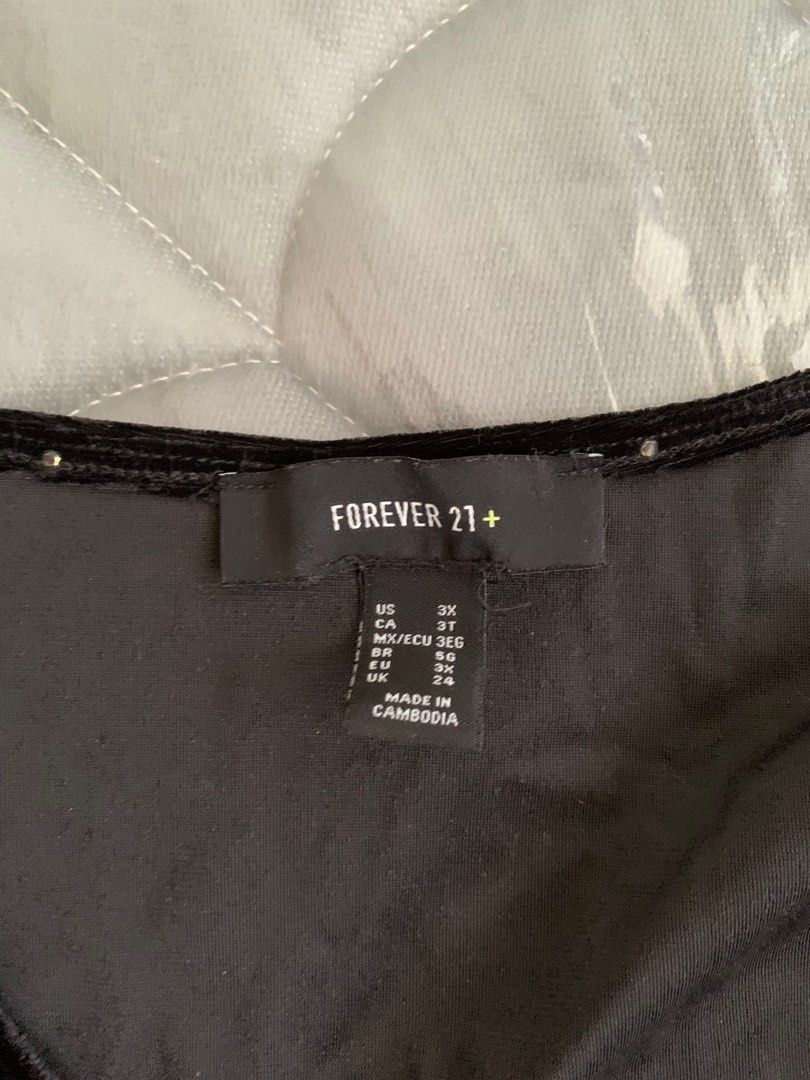 Forever 21 Velvet Cropped Top | 3X (Category: Blouses) located in San Juan City. Submitted by repurpose_shop (Listing ID 1371041240, Image 2). Description: Brand: Forever 21 Delivery c/o buyer.