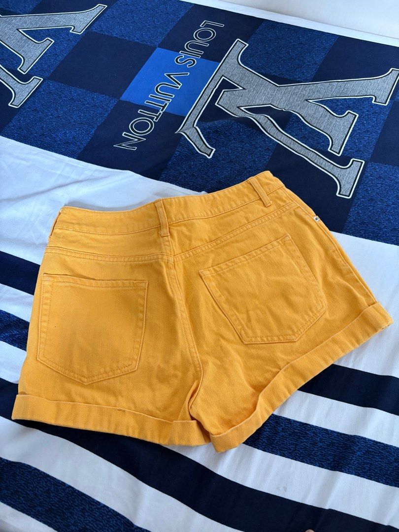 Forever 21 Yellow shorts (Category: Shorts) located in Quezon City. Submitted by coffeeandcodals (Listing ID 1371029991, Image 2). Description: 1. Fits 27-28 inches hw 2. Nice color pa 3. No issues 4. Material is denim.