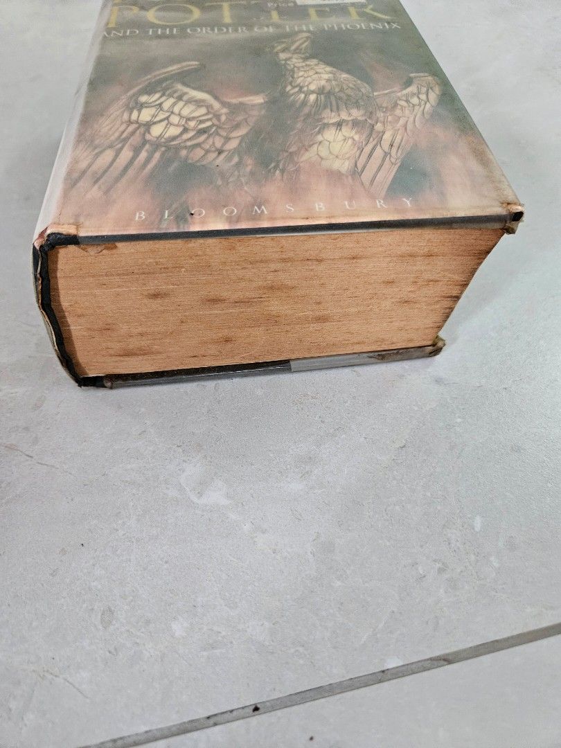 Harry Potter & The Order of The Phoenix (Category: Storybooks) located in Kuala Lumpur. Submitted by sellersavenue123 (Listing ID 1371080743, Image 3). Description: .