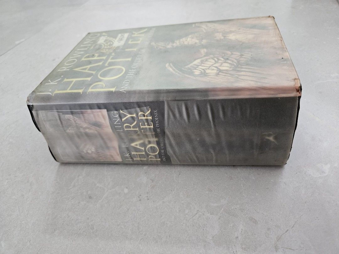Harry Potter & The Order of The Phoenix (Category: Storybooks) located in Kuala Lumpur. Submitted by sellersavenue123 (Listing ID 1371080743, Image 2). Description: .