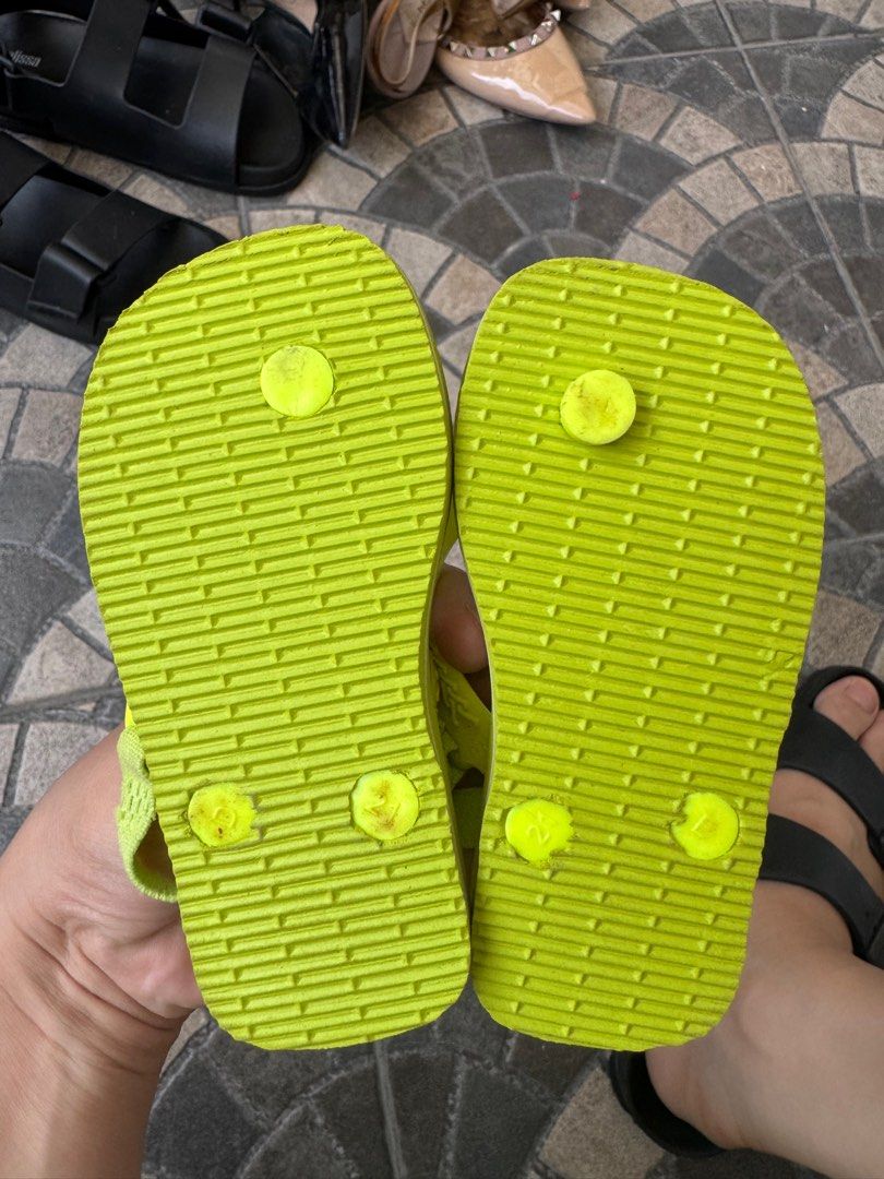 Havaianas (Category: Babies & Kids Fashion) located in Taguig. Submitted by pamraq (Listing ID 1371074132, Image 3). Description: Outgrown Label almost coming off.