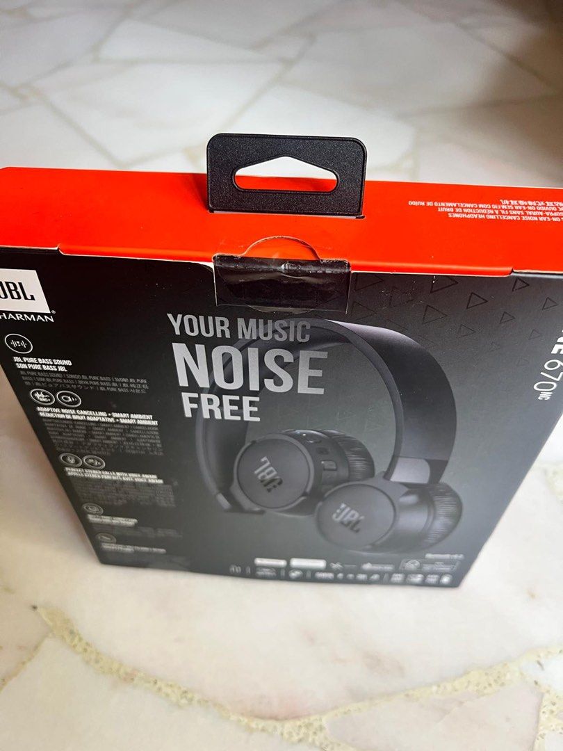 Headset - JBL Tune 670 (Category: Headphones & Headsets) located in Singapore. Submitted by amethystcrystal (Listing ID 1370994514, Image 2). Description: Only one set available. Your music noise free💕.