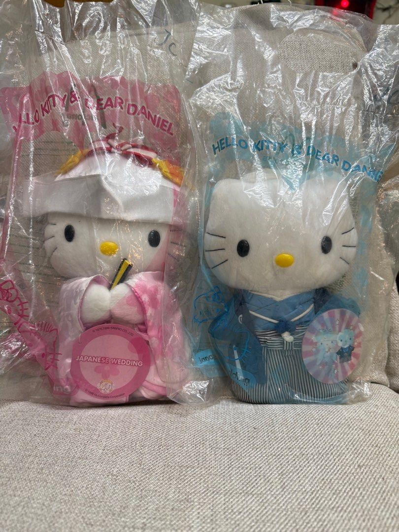 Hello Kitty公仔 （分類：動漫角色周邊）位於 Hong Kong。 由 kawaidevil 提交（商品編號 1371133097，圖片 5）。簡介： 全新，未拆過 但膠袋有污糟 每set$80。