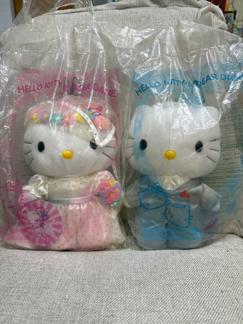 Hello Kitty公仔 （分類：動漫角色周邊）位於 Hong Kong。 由 kawaidevil 提交（商品編號 1371133097，圖片 3）。簡介： 全新，未拆過 但膠袋有污糟 每set$80。