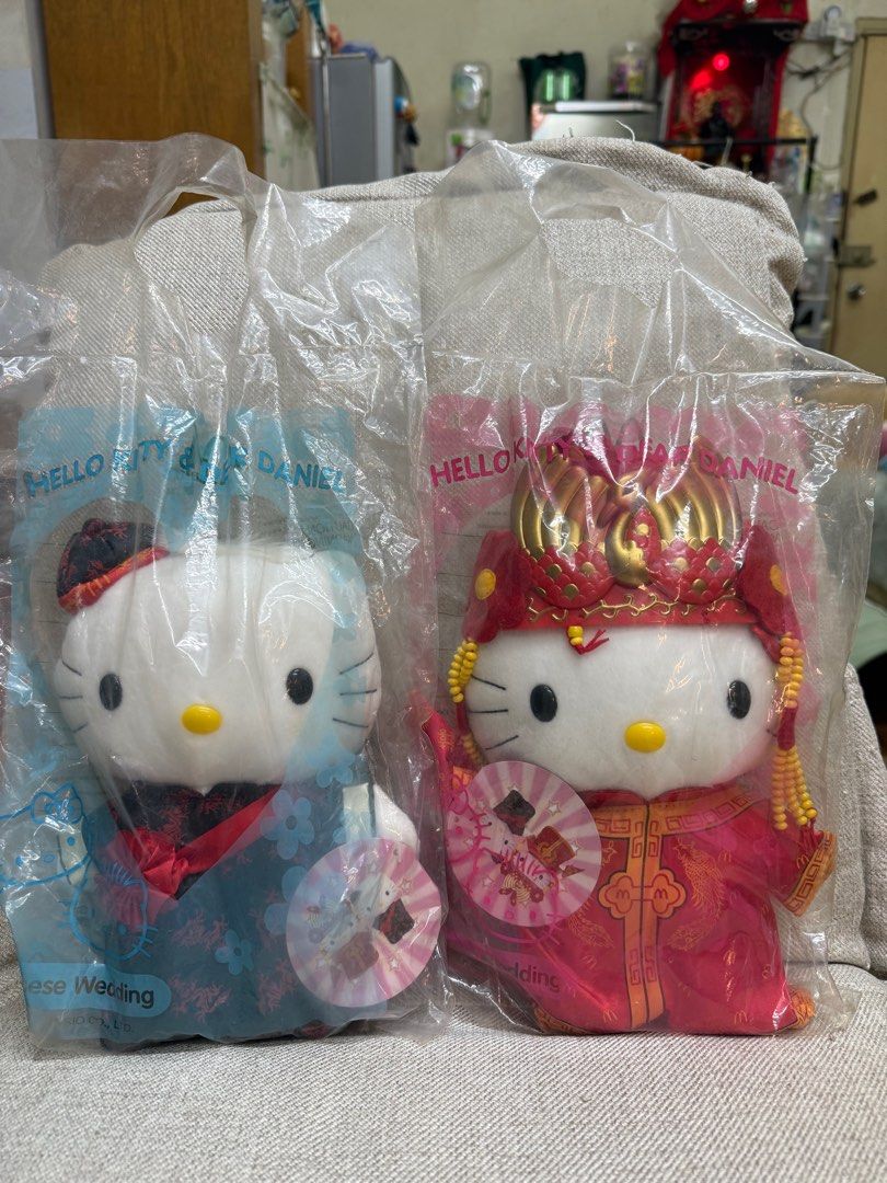 Hello Kitty公仔 （分類：動漫角色周邊）位於 Hong Kong。 由 kawaidevil 提交（商品編號 1371133097，圖片 2）。簡介： 全新，未拆過 但膠袋有污糟 每set$80。