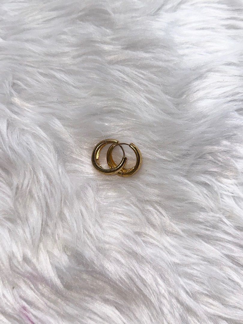 Hoop Earrings (Category: Earrings) located in Manila. Submitted by usermyx (Listing ID 1370987583, Image 1). Description: Fashion Jewelry.