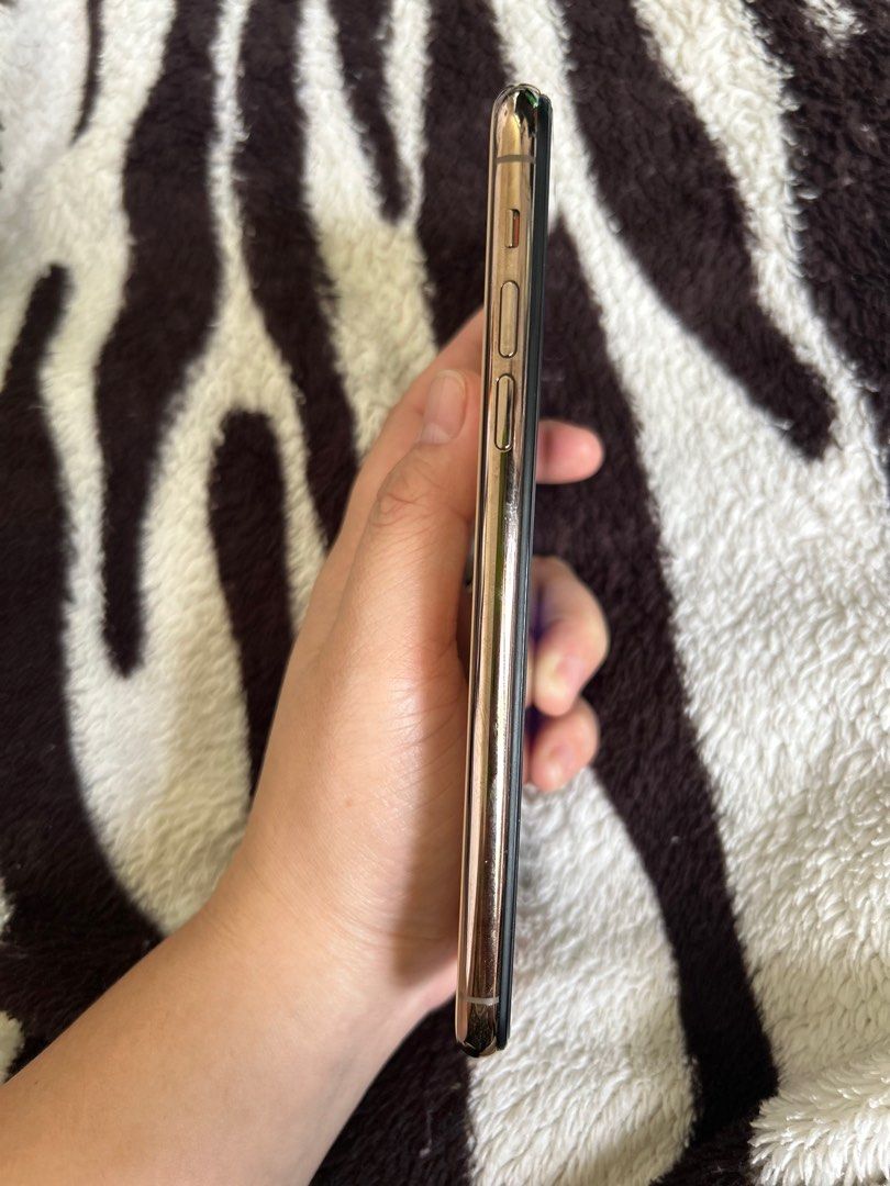 Iphone 11 PRO MAX 256gb dual sim hk (Category: iPhone 11 Series) located in Imus. Submitted by robbiejen (Listing ID 1371014796, Image 3). Description: Update still available Selling my extra phone Pm lng Dual sim bought it in macao Hk variant dual sim With box No issue pwde s marte .
