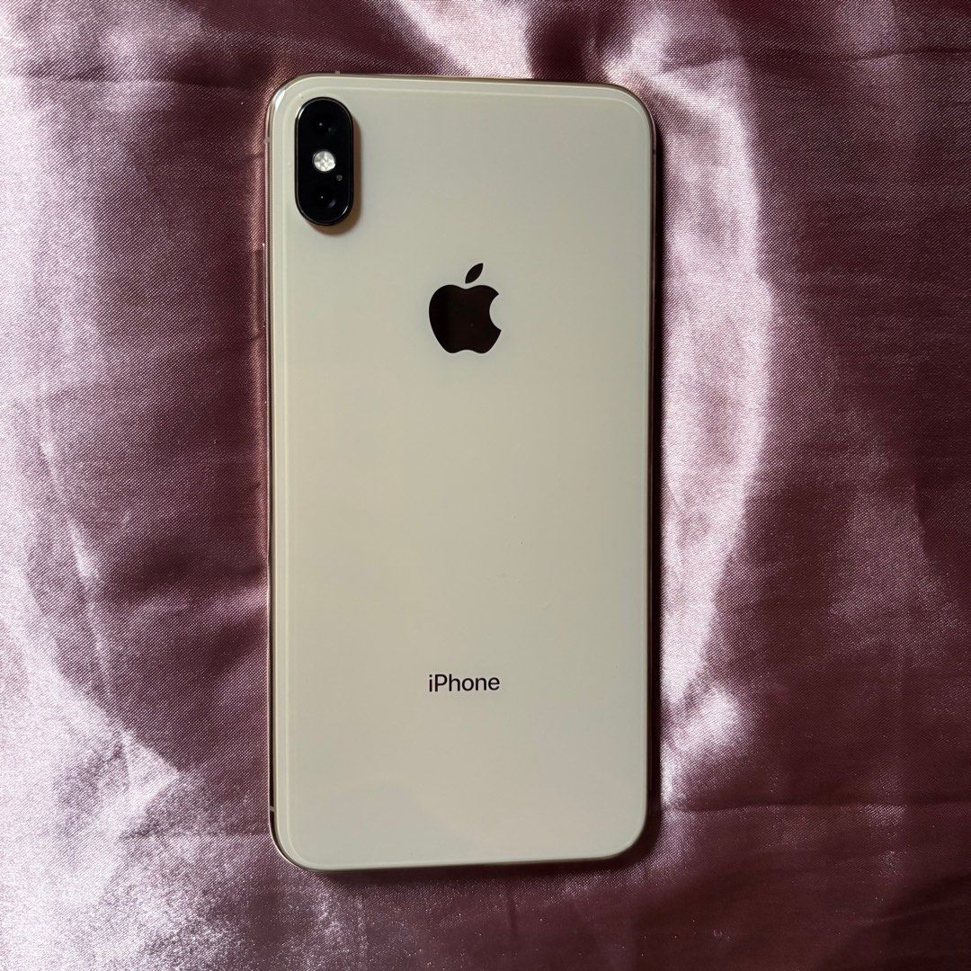 iPhone XS Max 256gb Gold (Category: iPhone X Series) located in Quezon City. Submitted by patriciaxx (Listing ID 1371065412, Image 1). Description: ✅ 256gb ✅ No major scratches or dents ✅ iOS 18 updated ✅ Nothing replaced; all original ✅ Bought from PMC ❌ Face ID not working ❌ 64% battery health.