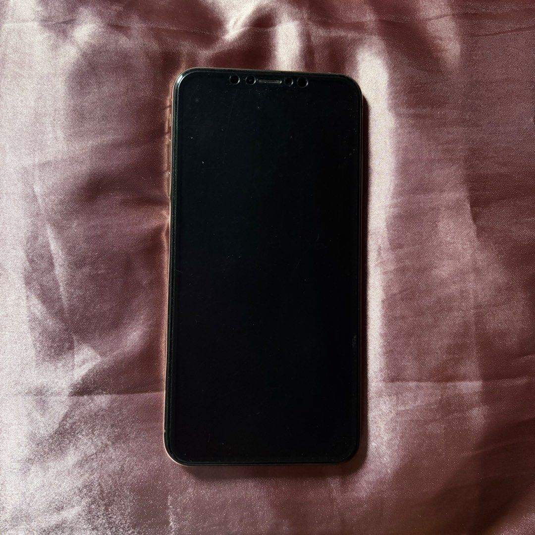 iPhone XS Max 256gb Gold (Category: iPhone X Series) located in Quezon City. Submitted by patriciaxx (Listing ID 1371065412, Image 3). Description: ✅ 256gb ✅ No major scratches or dents ✅ iOS 18 updated ✅ Nothing replaced; all original ✅ Bought from PMC ❌ Face ID not working ❌ 64% battery health.