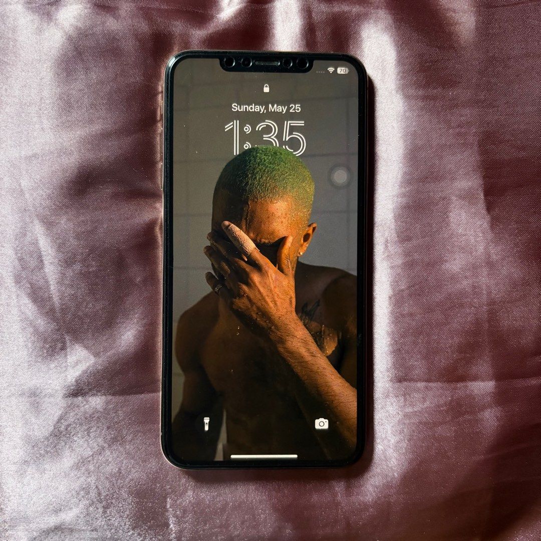 iPhone XS Max 256gb Gold (Category: iPhone X Series) located in Quezon City. Submitted by patriciaxx (Listing ID 1371065412, Image 2). Description: ✅ 256gb ✅ No major scratches or dents ✅ iOS 18 updated ✅ Nothing replaced; all original ✅ Bought from PMC ❌ Face ID not working ❌ 64% battery health.
