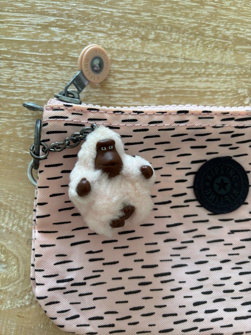 Kipling Pouch (Category: Purses & Pouches) located in Singapore. Submitted by apple0136 (Listing ID 1370999993, Image 2). Description: Authentic 100% Condition : 8/10.