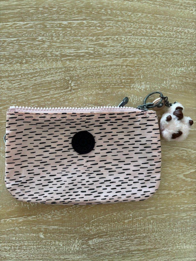 Kipling Pouch (Category: Purses & Pouches) located in Singapore. Submitted by apple0136 (Listing ID 1370999993, Image 1). Description: Authentic 100% Condition : 8/10.