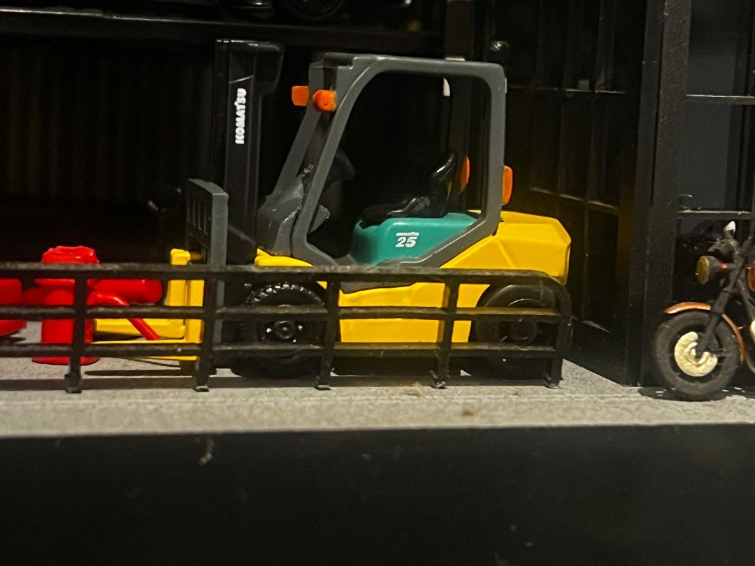 Komatsu Warehouse Forklift 1:64 (Category: Vehicle & Diecast Models) located in Singapore. Submitted by b@rcode (Listing ID 1371140845, Image 3). Description: .