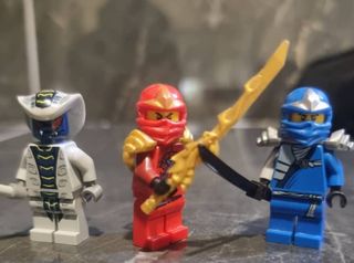 Lego Ninjago 70728 Battle for Ninjago City, Hobbies & Toys