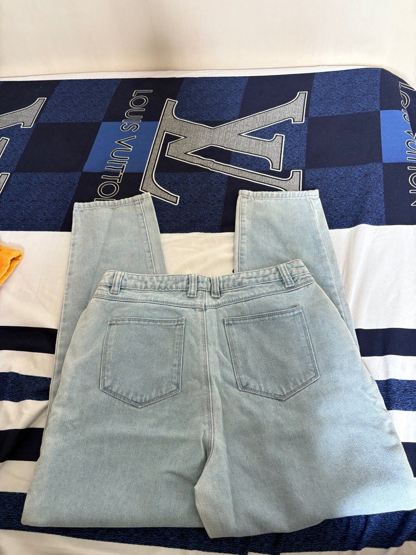 Light Denim Highwaisted Pants (Category: Jeans) located in Quezon City. Submitted by coffeeandcodals (Listing ID 1371038045, Image 3). Description: 1. Used once 2. 28 highwaisted 3. No issues.