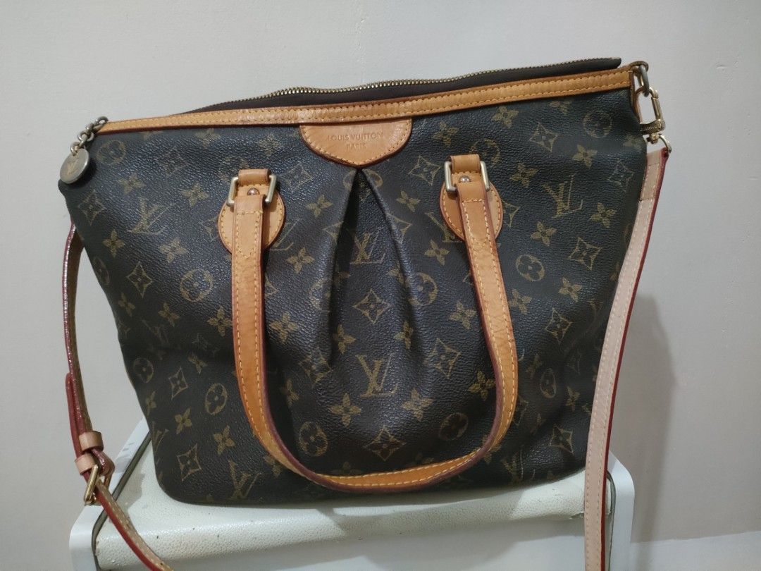 Louis Vuitton Palermo (Category: Luxury Bags & Wallets) located in Cavite. Submitted by red_2407 (Listing ID 1371012937, Image 2). Description: no issue may signs of used sa hardwares Pero good na good ang body leather no open pipe or anything presentable pa ! coded.