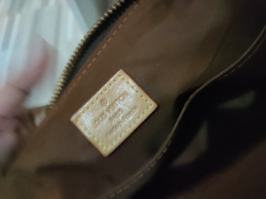 Louis Vuitton Palermo (Category: Luxury Bags & Wallets) located in Cavite. Submitted by red_2407 (Listing ID 1371012937, Image 3). Description: no issue may signs of used sa hardwares Pero good na good ang body leather no open pipe or anything presentable pa ! coded.