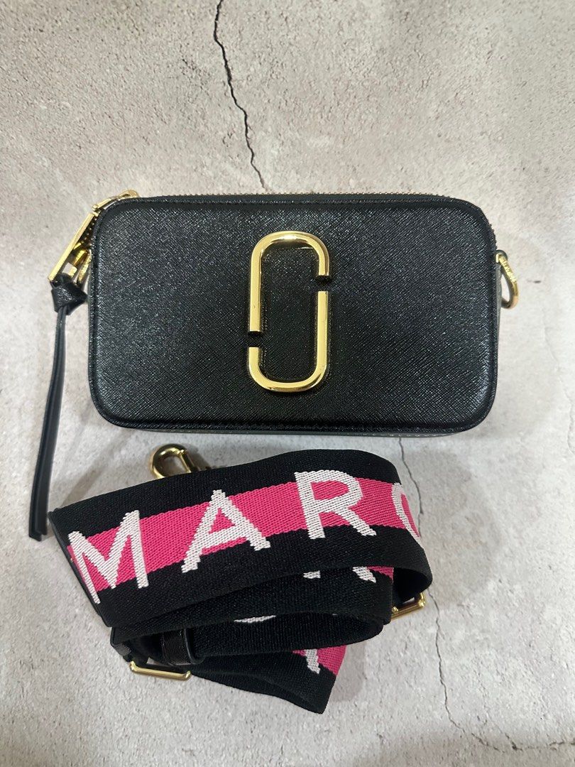 Marc Jacobs Snapshot Camera Bag (Category: Luxury Bags & Wallets) located in Pasay City. Submitted by jacknjiill (Listing ID 1371130583, Image 2). Description: Authentic Marc Jacobs With adjustable strap Gold hardware No dustbag Issues: minimal leather crack, faded in metal sling holder ( see photos) Rfs: decluttering .