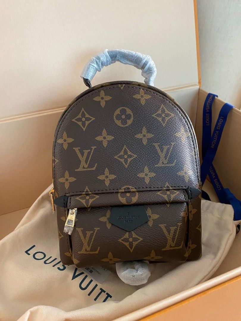 Mini palmspring (Category: Luxury Bags & Wallets) located in Paranaque City. Submitted by kgmgiftedph20 (Listing ID 1371132541, Image 1). Description: .