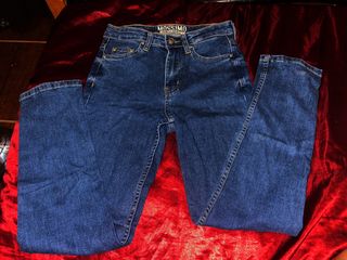 (Category: ) located in . Submitted by declutterringggggg (Listing ID 1371154949, Image 1). Description: .